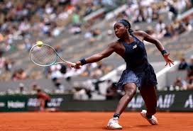 Một tay vợt có thể thắng 80% trận trên sân cứng nhưng lại thua 70% trên sân đất nện